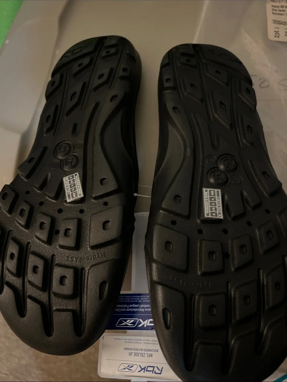 Reebok Tampa Bay Buccaneers men’s sz 14 Black and Red Slide sandles